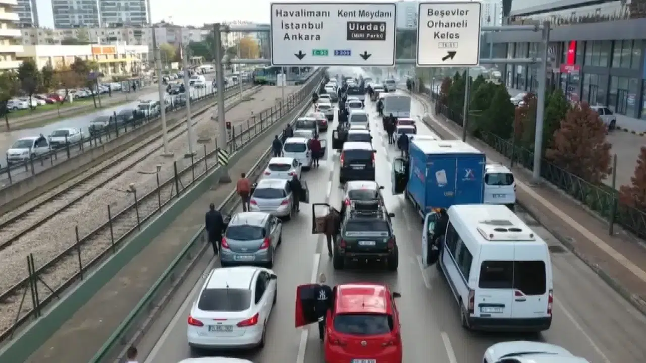 İzmir Bursa arası kaç saat sürüyor, kaç km? Yeni otoban kaç TL, O-5 ile yolculuk ne kadar kısalıyor?