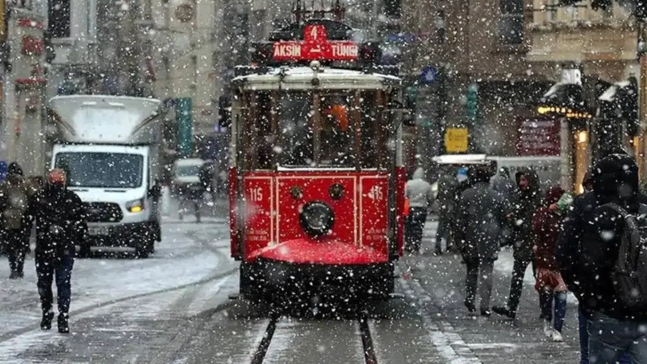 İstanbul’da bugün (18 Şubat) kar nerede yağacak, kar tutacak mı, hangi ilçede sulu kar görülecek?