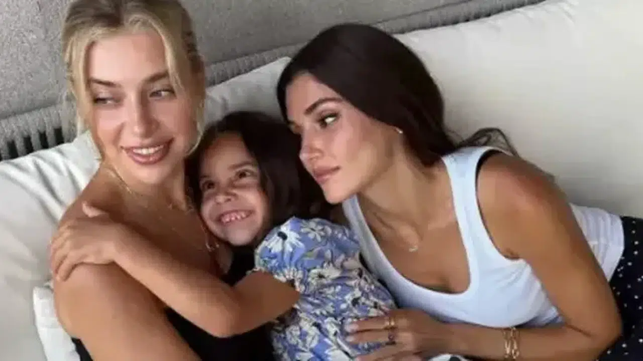 Hande Erçel’in yeğeni Mavi kimdir, fenomen mi oluyor?