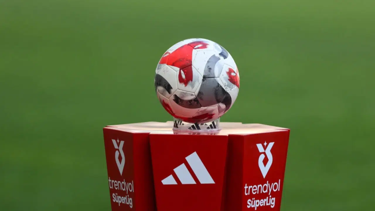 Süper Lig Puan Durumu! Galatasaray, Fenerbahçe, Beşiktaş ve Trabzonspor kaç puanda, şampiyonluk yarışında son tablo ne?