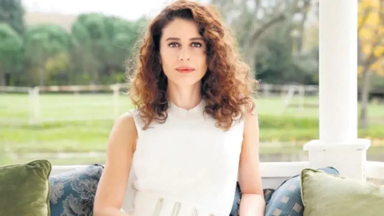 Ebru Özkan hayatı, evli mi, kaç çocuğu var babası kim, Arif Erkin Güzelbeyoğlu’nun kızı mı, eşi kim?