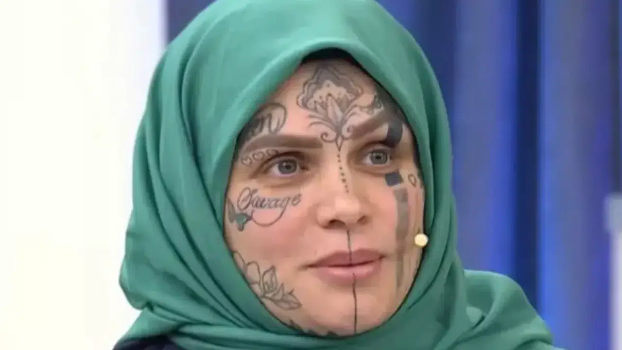 Televizyon Programıyla Tanındı Yüzündeki Dövmelerle Konuşulan İsim Nazan Ünal