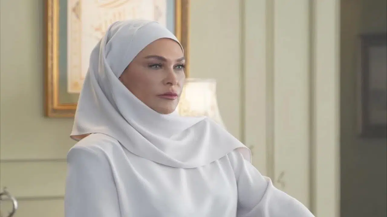 Aynı Yağmur Altında dizisi sonrası İsmail Saymaz Hülya Avşar’ı neden eleştirdi, Helin Avşar kimdir ve kaç yaşında?