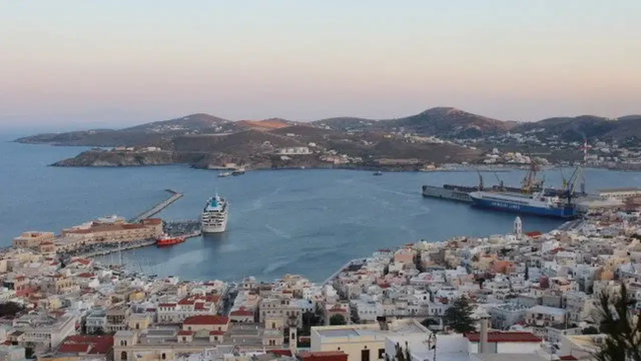 Syros’ta Ücretsiz Konaklama Fırsatı, Bavulunu Alan Gidiyor