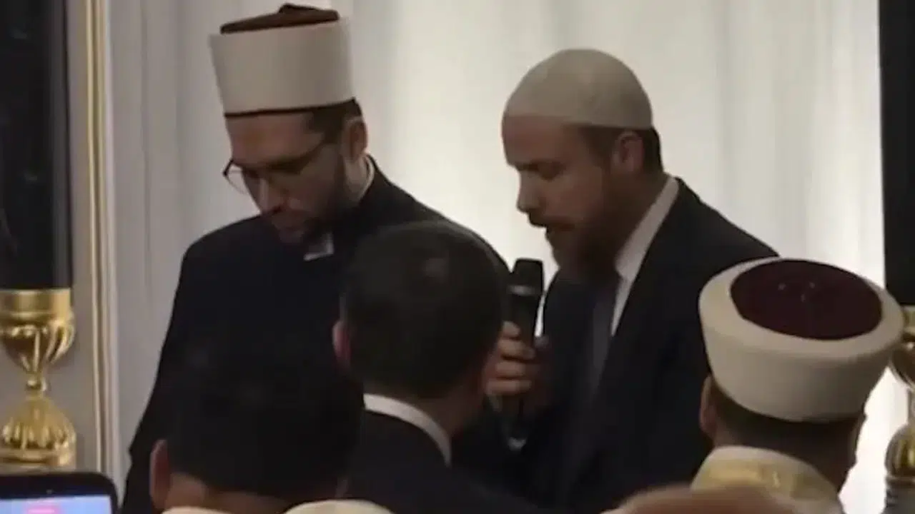 Balkanlar’da Dikkat Çeken Anlar! Bilal Erdoğan Üsküp Camii’nde Teravih Namazı Kıldırdı