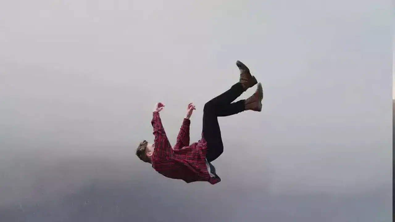 Rüyada Yüksekten Düşmek Ne Anlama Gelir? Rüyada Apartmandan Düşmek, Rüyada Damdan Düşmek ve Rüyada Yüzüstü Düşmek Ne Demek?