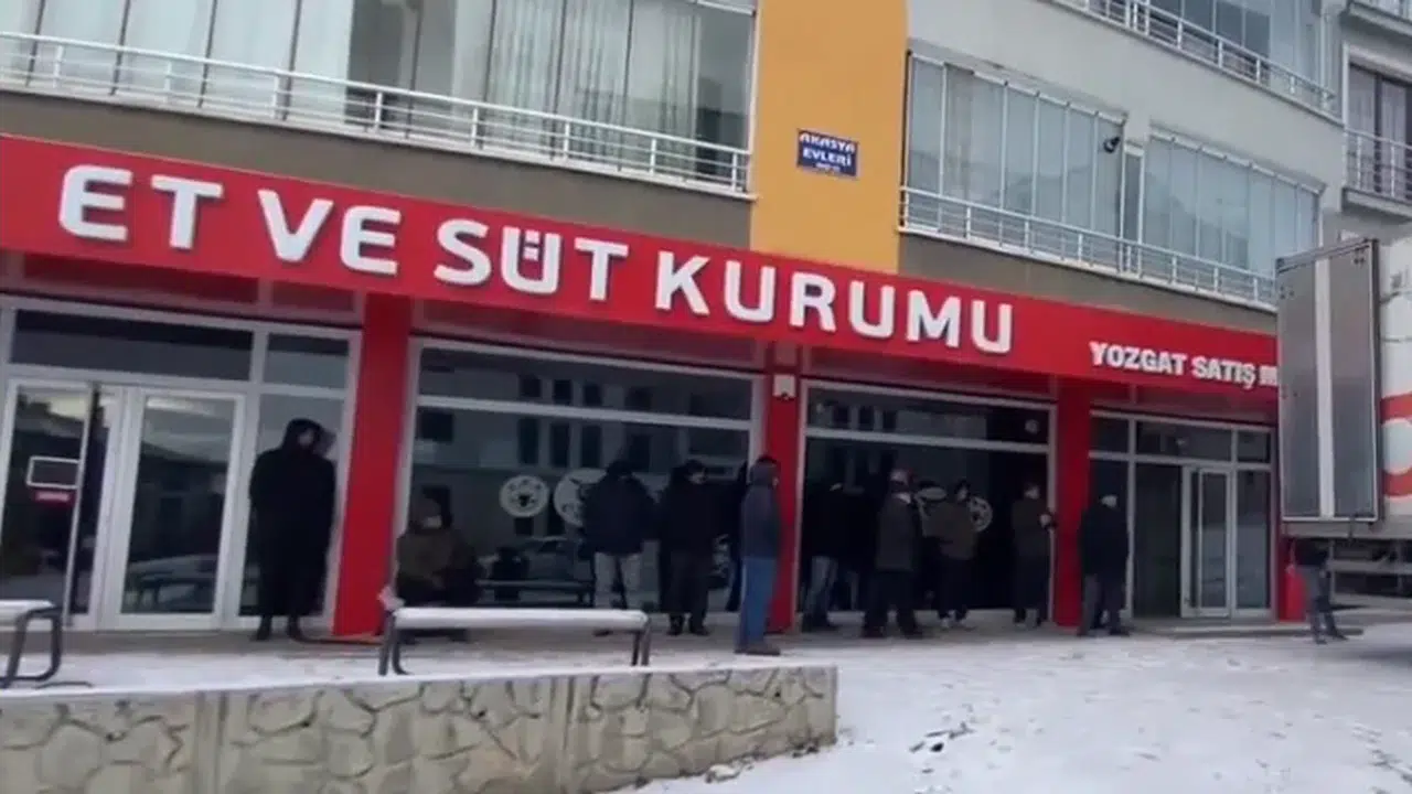 Ramazan’da Eksi 4 Derecede Et Kuyruğu! Yozgatlılar Saatlerce Beklediler
