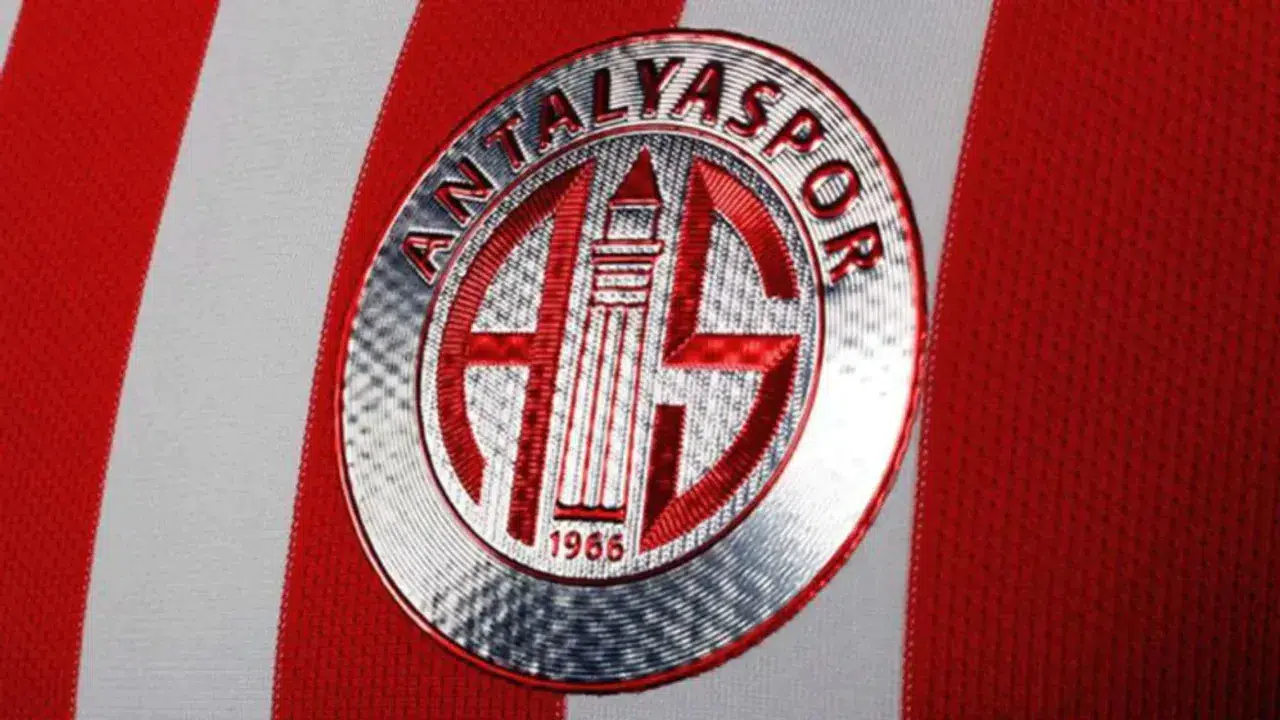 Antalyaspor teknik direktörü kim, yeni sezon teknik direktörü kim oldu?
