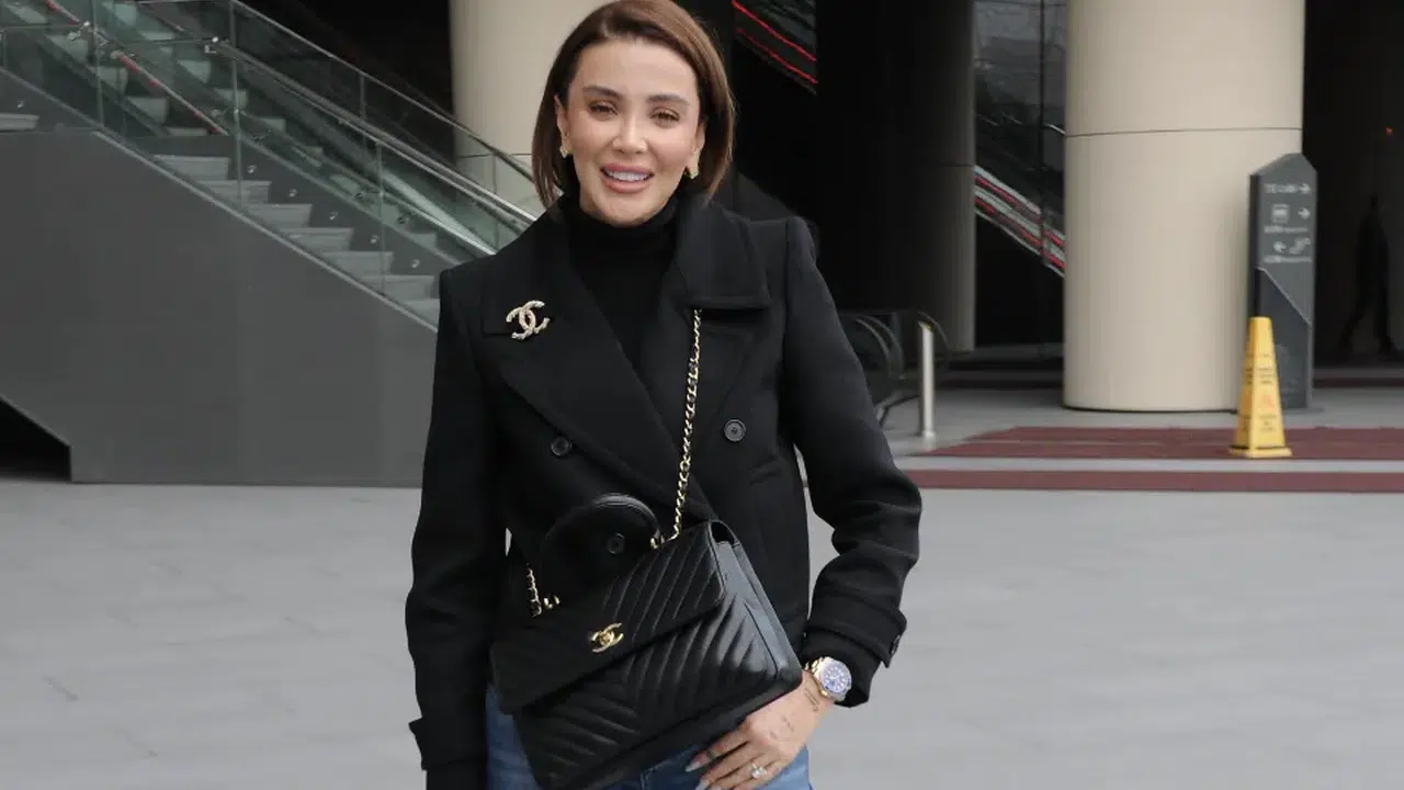 Özge Ulusoy mağaza turları ve kahve molasıyla ziyarette