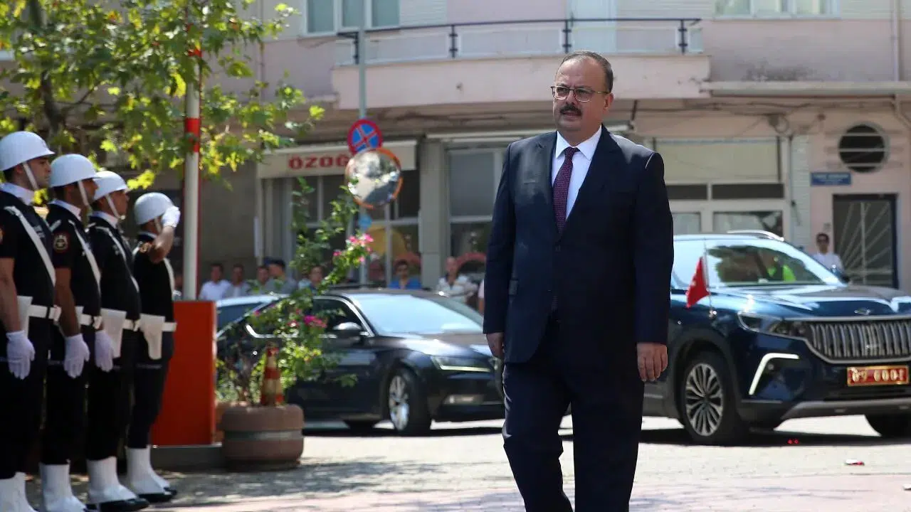 Aydın Valisi Yakup Canbolat kimdir, kaç yaşında, nereli, evli mi, kaç çocuğu var,hangi görevlerde bulundu, Aydın’da hangi çalışmaları yaptı?