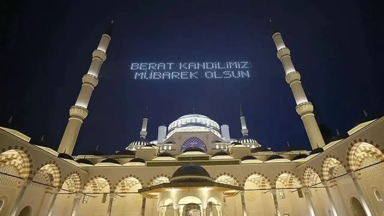 Berat Kandili 2026’da hangi tarihe denk geliyor, Ramazan ayı ve Kadir Gecesi ne zaman?