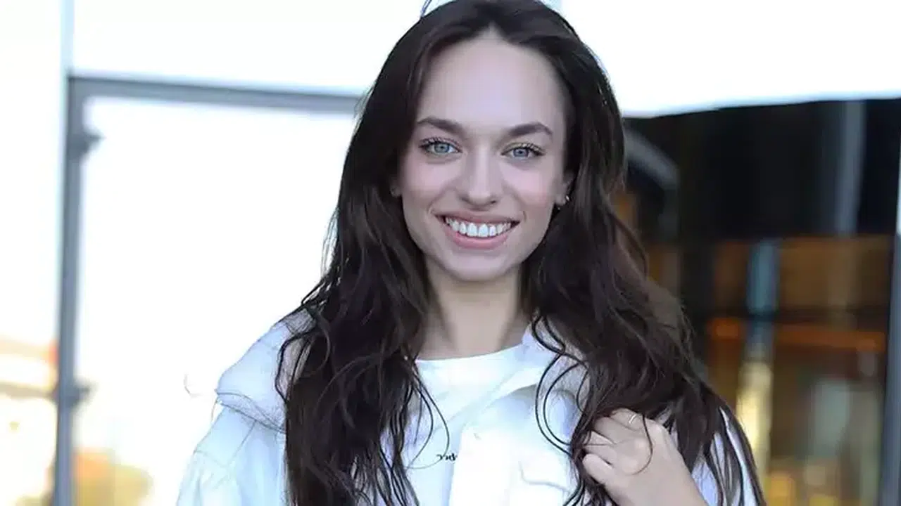 Doktorlar Başka Hayatta Zeren kim, Eylül Tumbar kaç yaşında, nereli, tv dizileri ve kariyeri