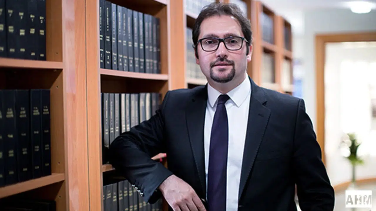 Hüseyin Ersöz kimdir, nerelidir, kaç yaşında? Hangi alanlarda uzman bir avukat olarak tanınıyor?