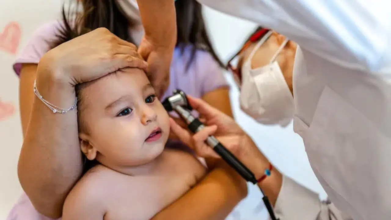 Orta kulakta sıvı birikimi işitme kaybına mı yol açıyor, belirtileri neler, nelere dikkat edilmeli?