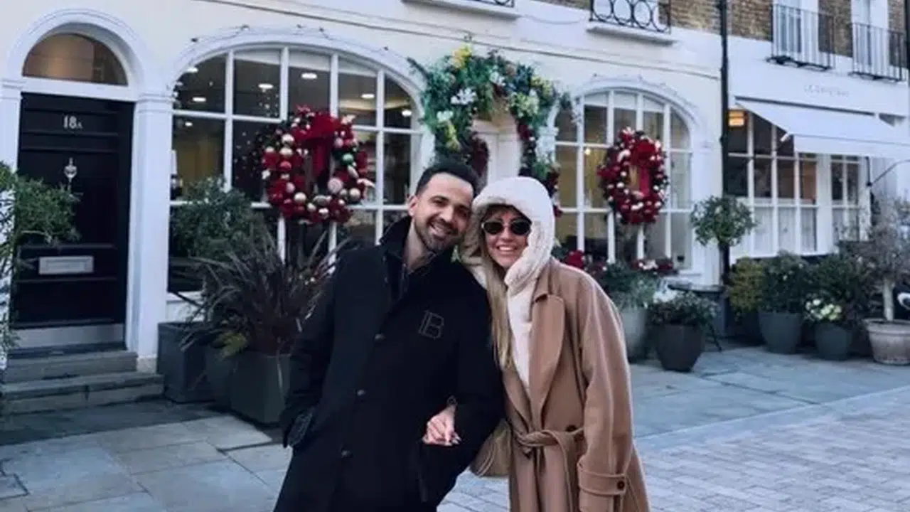 Derya Uluğ’dan 40 Yaş Pozu! Asil Gök’le Aşk Dolu Kutlama Olay Oldu