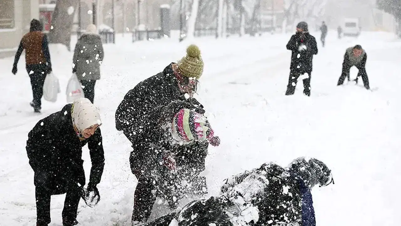 Kars Kar Tatili Son Dakika: 24 Şubat Okullar Tatil mi, Valilik Kararı Geldi mi, İlçelerde Eğitim Sürecek mi, İdari İzin Var mı?