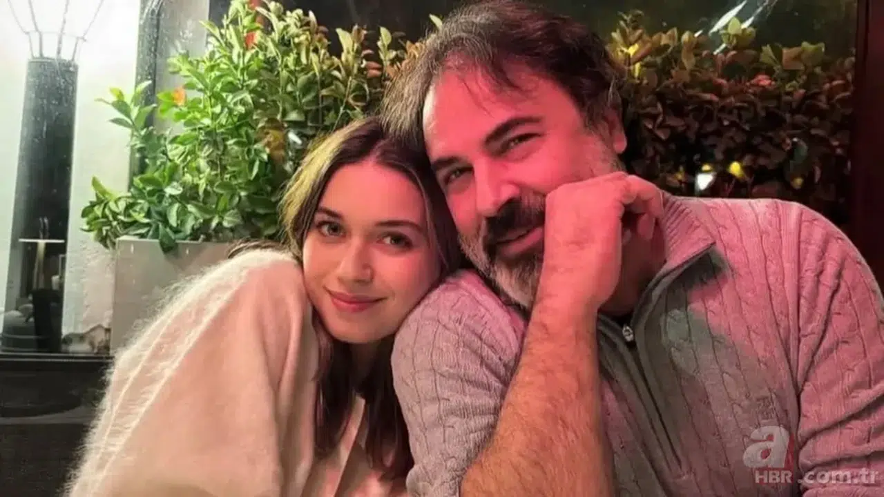 Yıllar sonra barışmışlardı... Afra Saraçoğlu babasıyla poz verdi, benzerlik olay oldu!