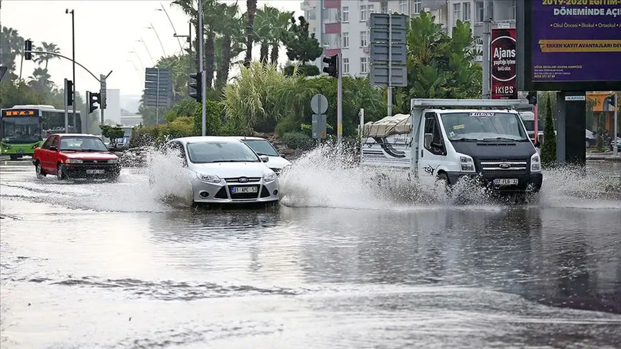 Meteoroloji 49 il için sarı kodlu uyarı yaptı mı, hangi illerde sağanak ve kar yağışı var, Antalya’da 7 ilçede okullar tatil mi?