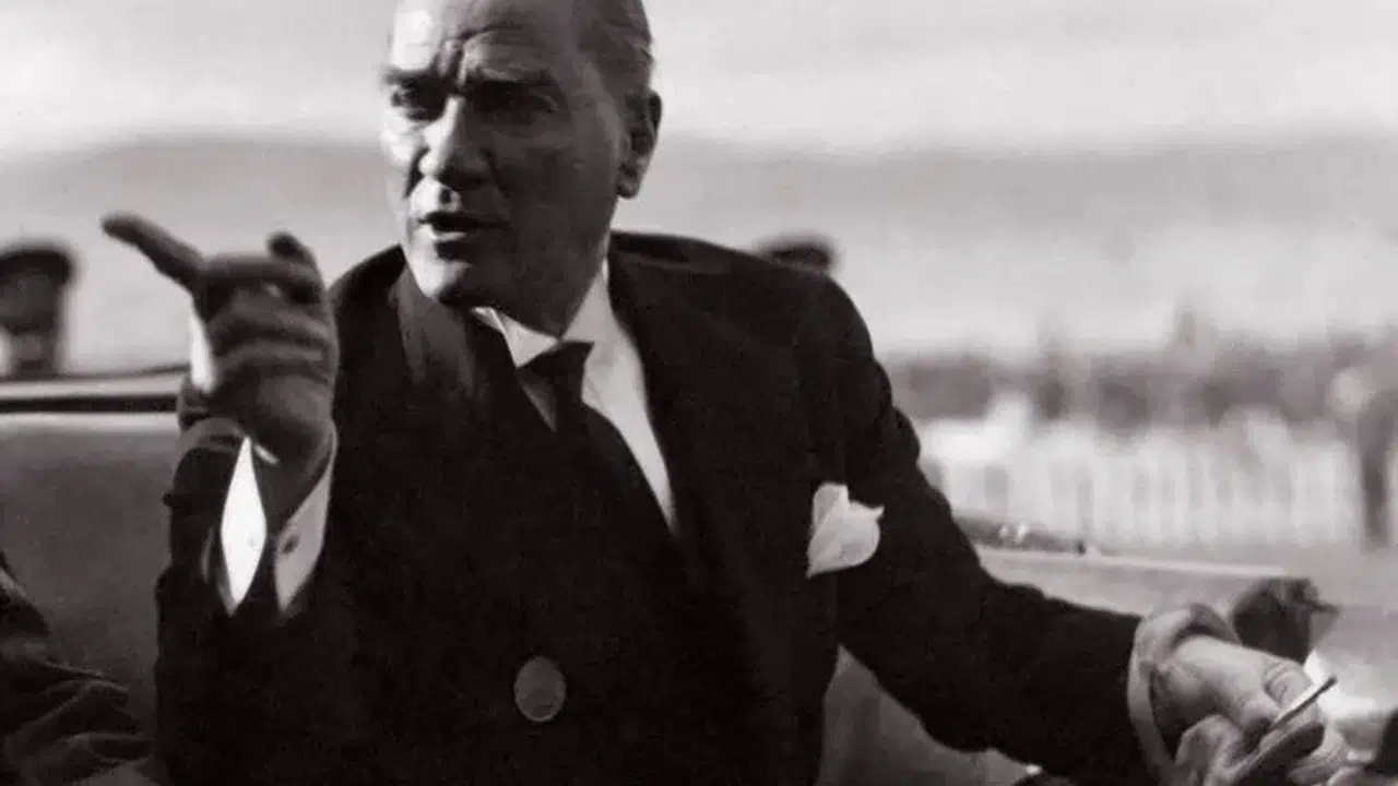 Mustafa Kemal Atatürk hangi filmleri izledi, sinemayı neden önemsedi, filmleri nerede izliyordu?