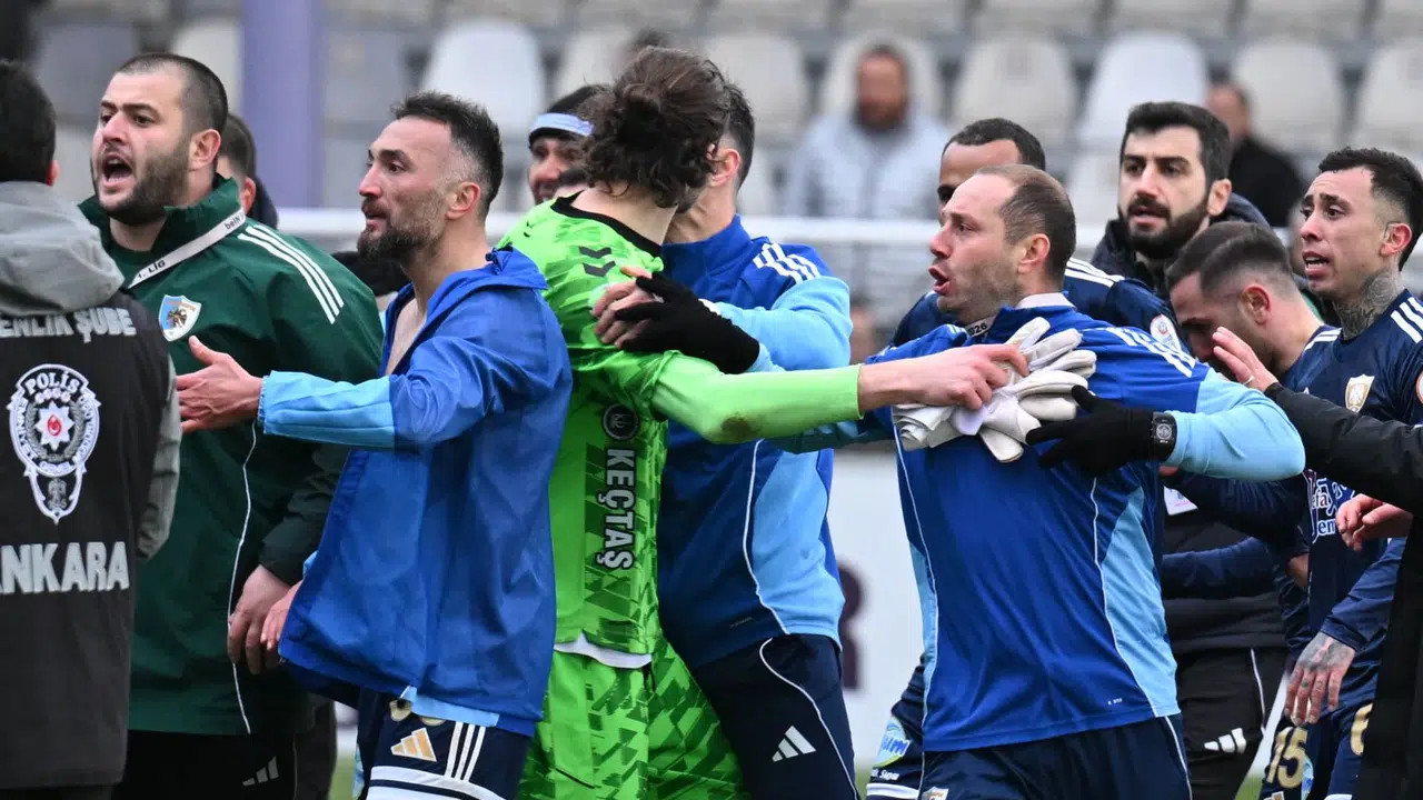 Keçiörengücü – Erzurumspor maçında neler yaşandı, skor kaç kaç bitti, kavga neden çıktı?