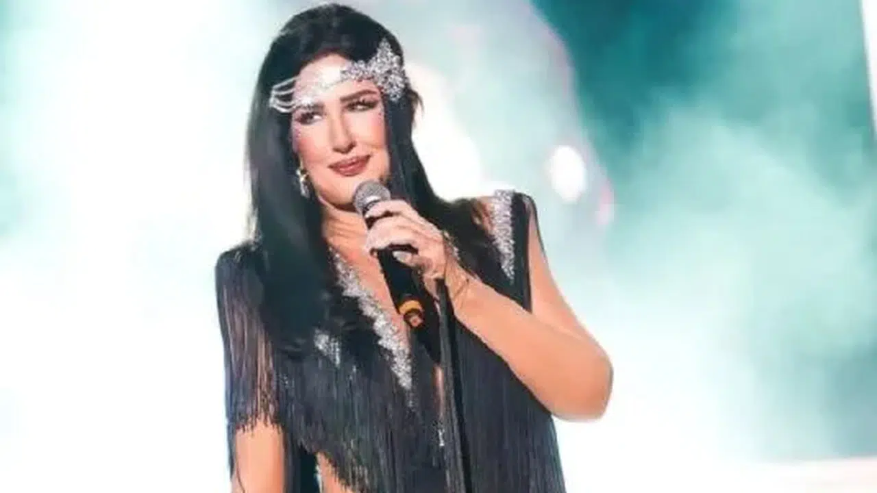 71 yaşında bu cesaret... Nükhet Duru sahnede sınırları zorladı!