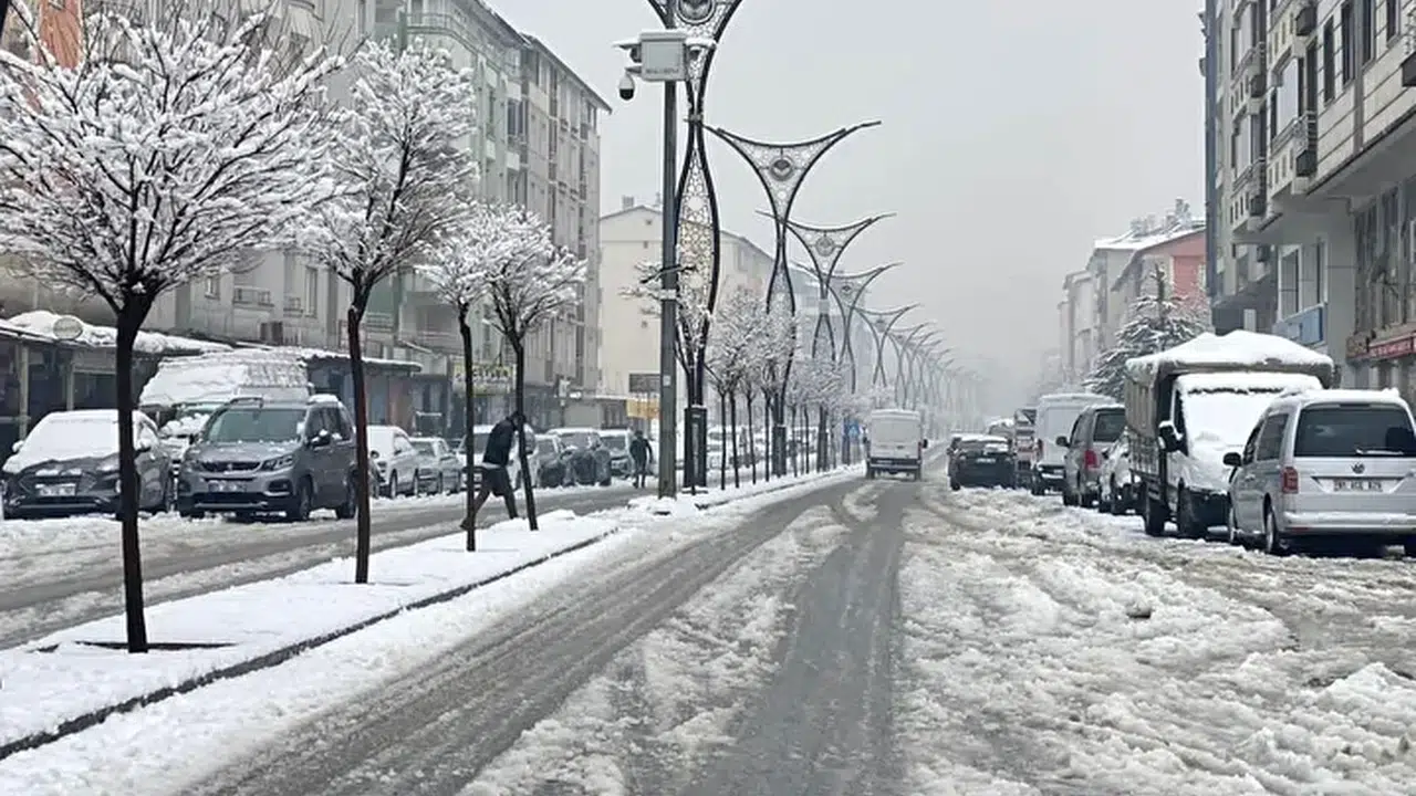 Bitlis’te Yarın Okullar Tatil mi? Kar Yağışı Sonrası Valilikten Kar Tatili Açıklaması Geldi mi?