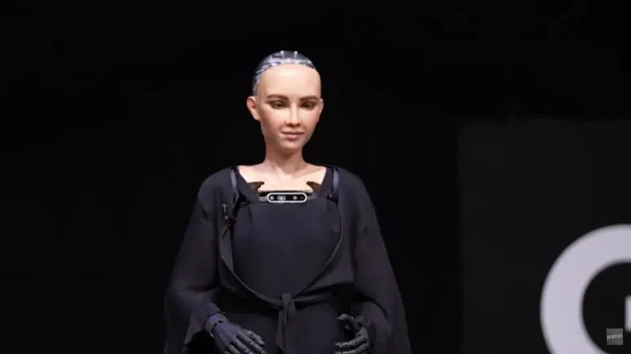 Robot Sophia kaç yaşında, kim geliştirdi, nerede tanıtıldı, boyu kaç?