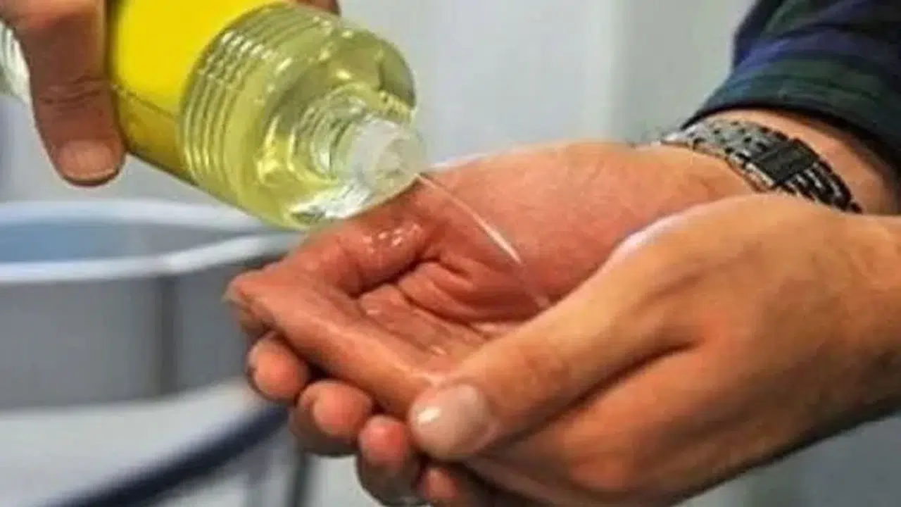 Kolonya Sürmek ve Kolonya Koklamak Orucu Sakatlar mı, Oruçluyken Kolonya Kullanılır mı?