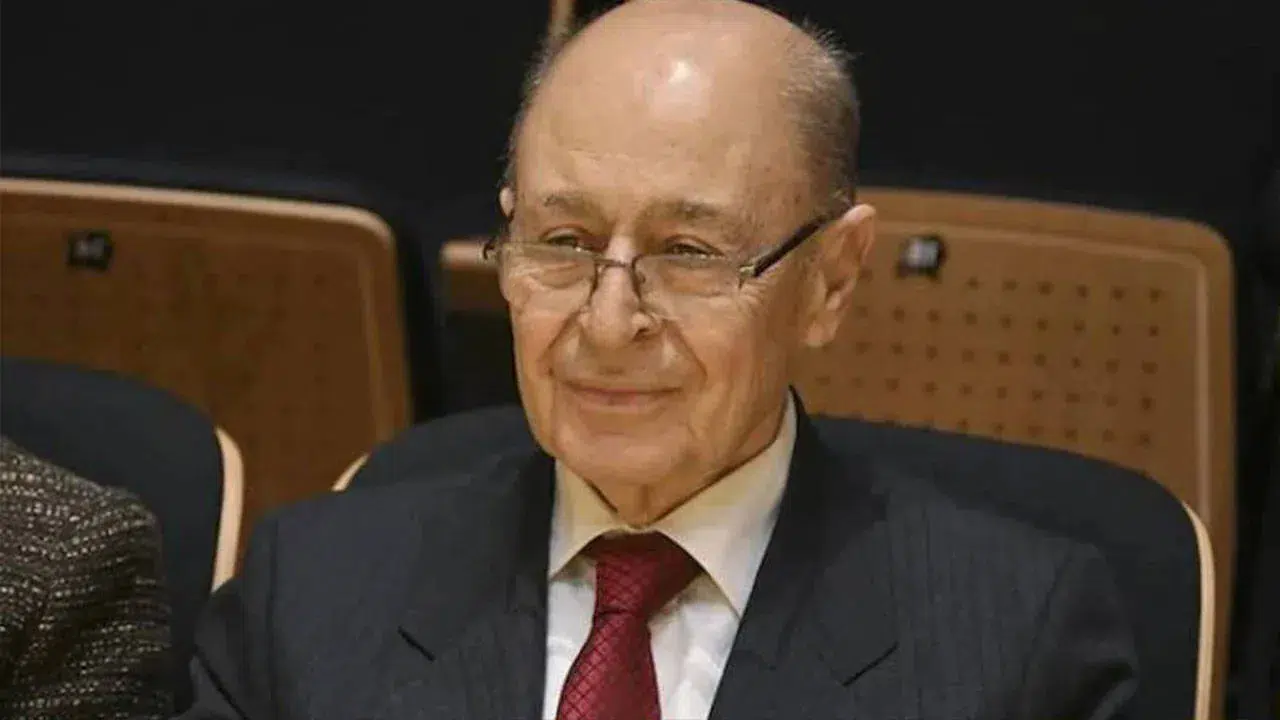 Türkiye’nin 10. Cumhurbaşkanı Ahmet Necdet Sezer (HAYATI) Kimdir, Aslen Nereli, Evli Mi, Çocukları Var Mı, Görevi Ne Kadar Sürdü?