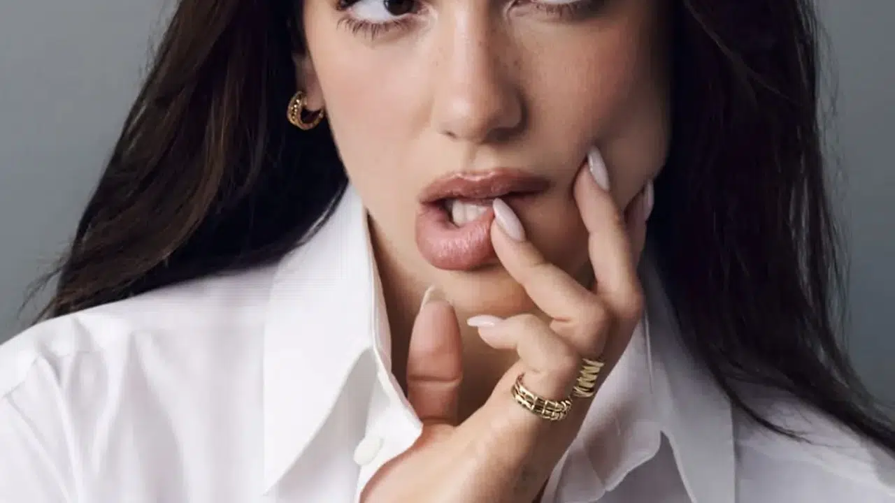 Dua Lipa'nın Doğal Cildi Gündem Oldu! Filtreli Güzellik Algıları Sorgulandı