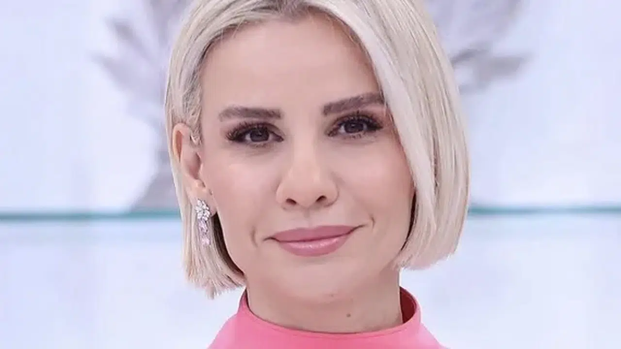 Esra Erol’un kardeşi var mı? Kaç kardeşi var? Kardeşleri ne iş yapıyor?