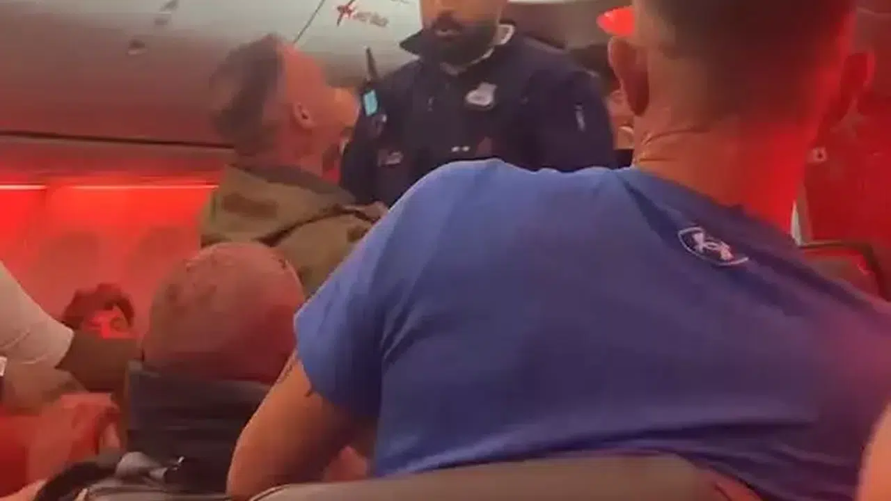 Türkiye’den Manchester’a Giden Uçakta Kavga mı Çıktı, Uçak Brüksel’e Neden Acil İniş mi Yaptı, Yolcular Kara Listeye mi Alındı?