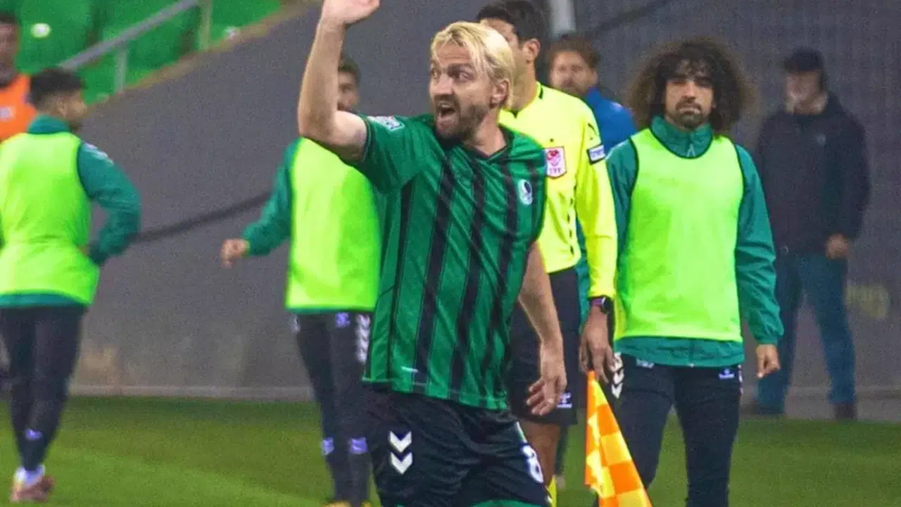 Caner Erkin Sakaryaspor’dan Ayrıldı Mı, Kaç Maç Ceza Aldı, Hangi Maçlarda Kırmızı Kart Gördü?