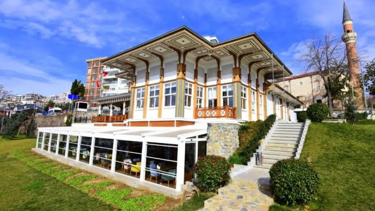 İBB sosyal tesislerinde kırmızı ve beyaz etli iftar menüsü kaç TL, 2026 İstanbul’da en uygun iftar nerede?