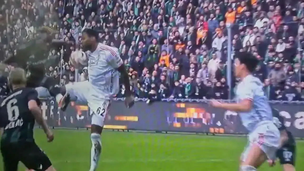 Kocaelispor Beşiktaş maçında Murillo’nun eli penaltı mıydı? Hakem Cihan Aydın neden devam dedi?