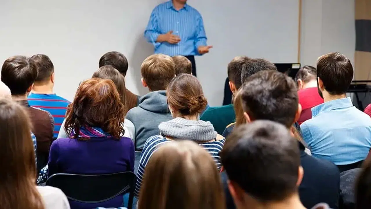 Sözleşmeli ve Kadrolu Öğretmen Ek Ders Ücreti 2026’da Kaç TL, Ne Kadar Zam Yapılacak?