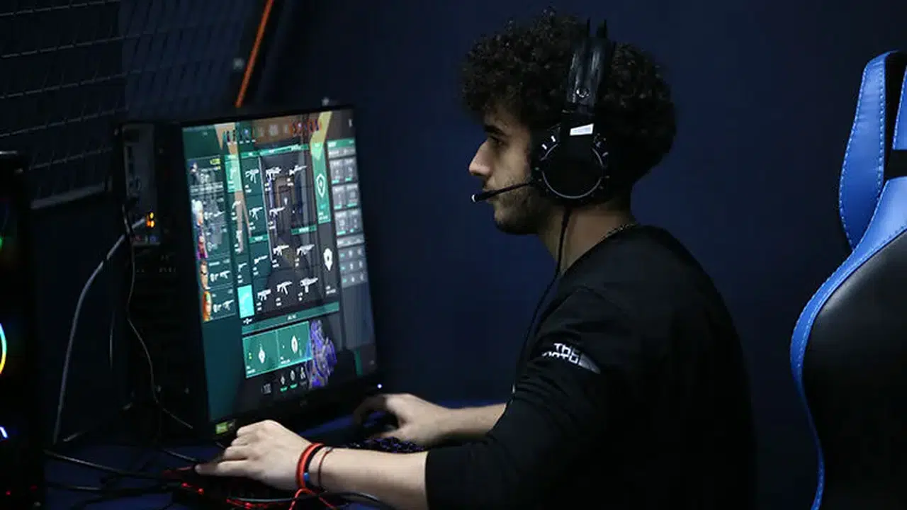 E Sporcu Maaşı 2026'da Ne Kadar, LoL ve Valorant Oyuncuları Kaç TL Alıyor, Yurt Dışında Ne Kadar?