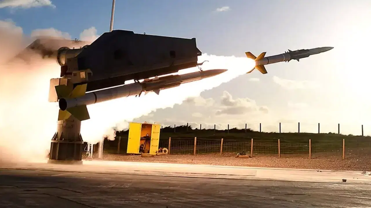 İran ve Çin’den Süpersonik Füze Hamlesi, Basra Körfezi’ni Etkileyecek