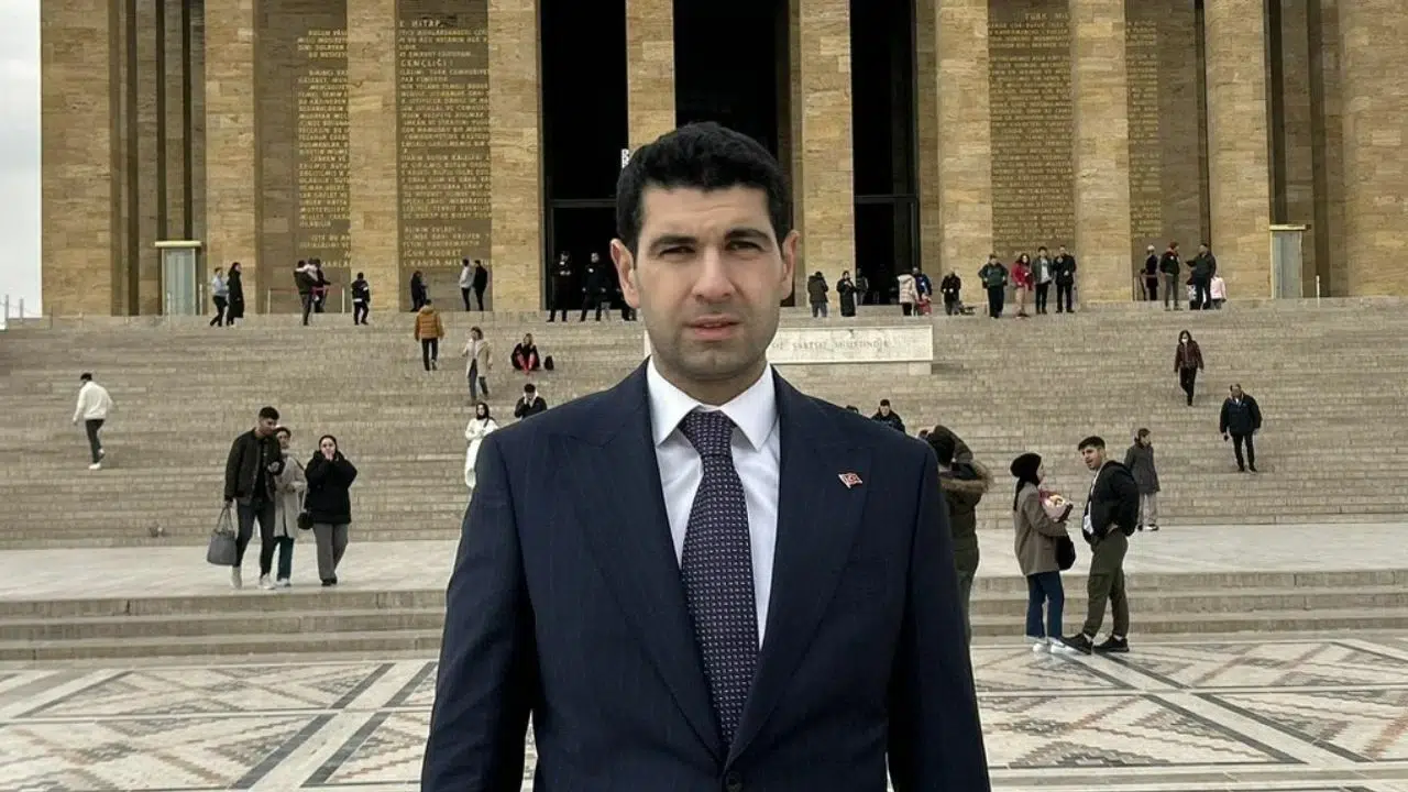 Utku Caner Çaykara hayatı, alevi mi, hangi partiden, kaç doğumlu, memleketi neresi? İşte eğitim hayatı ve kariyeri