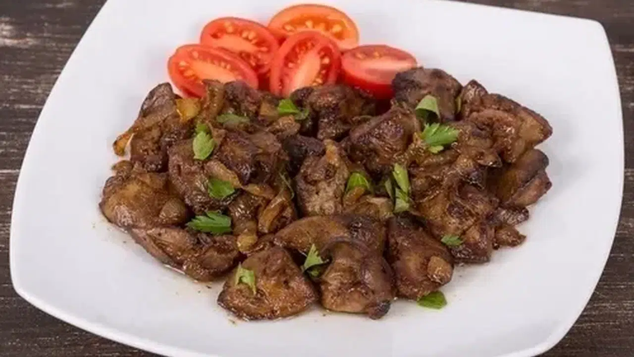 (Pişmiş) Dana karaciğerin kalorisi ne kadar, besin değeri ne kadar, kilo aldırır mı, günlük protein ihtiyacının ne kadarını karşılar?