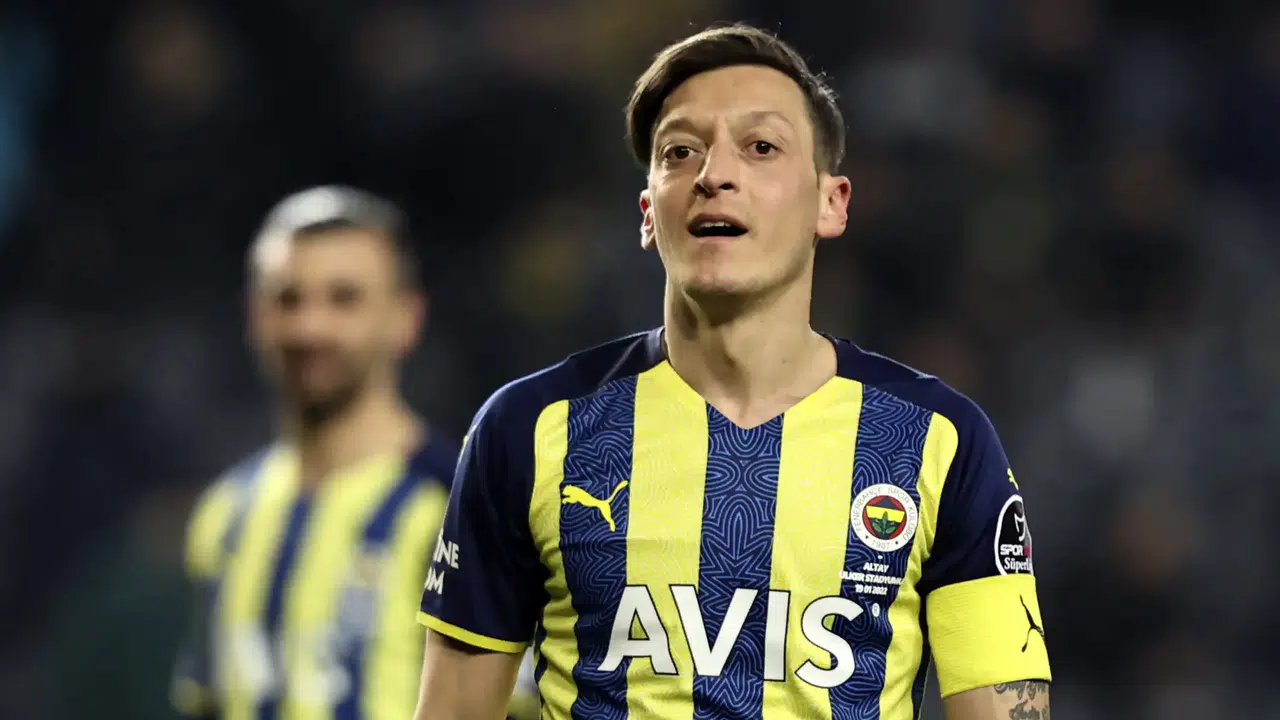 Mesut Özil Fenerbahçe maaşı ne kadardı, ne kadar kazandı? İşte ünlü futbolcunun maaş tablosu!