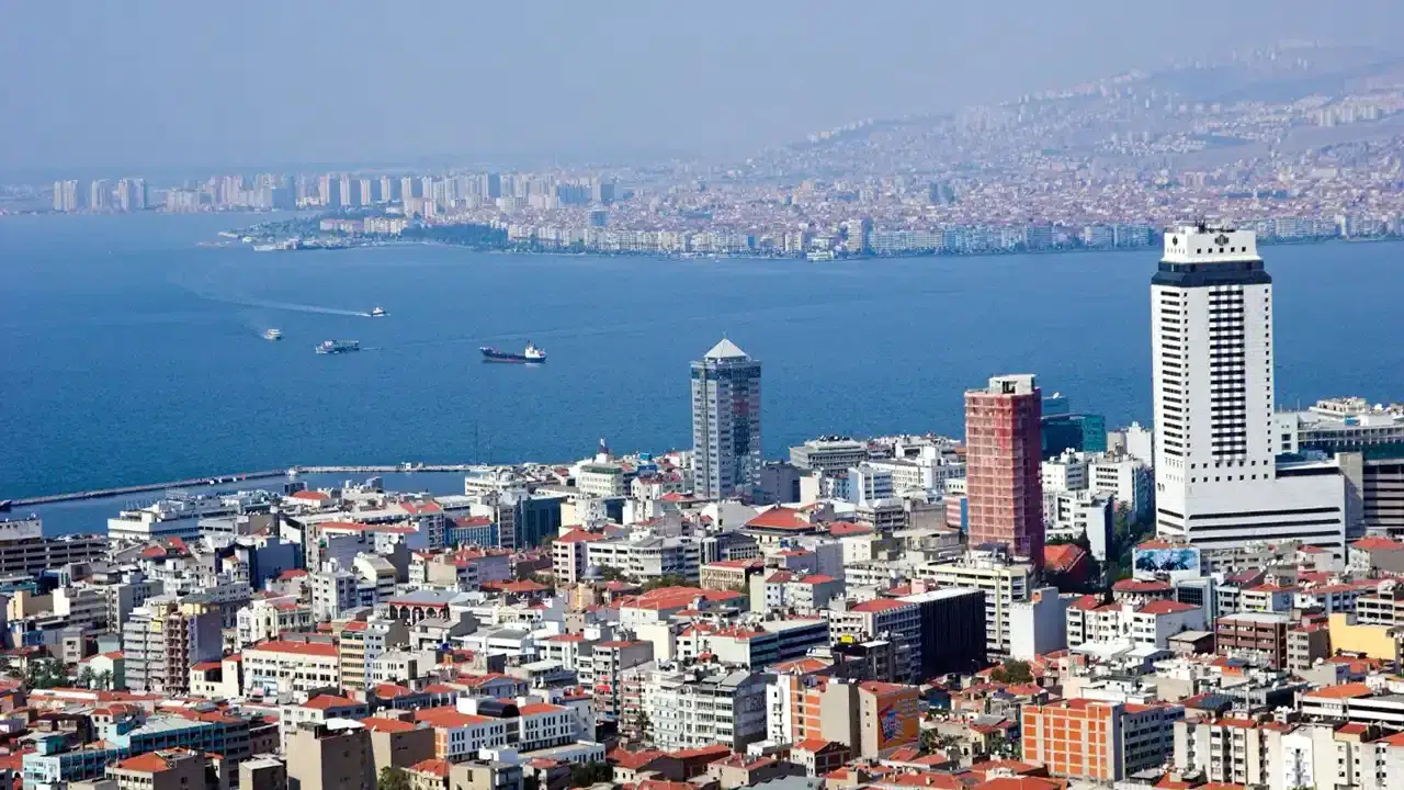 İzmir hava durumu nasıl olacak? İzmir’de bulutlu hava, sıcaklık 11°C, yağış oranı ve rüzgar hızı kaç km/s?