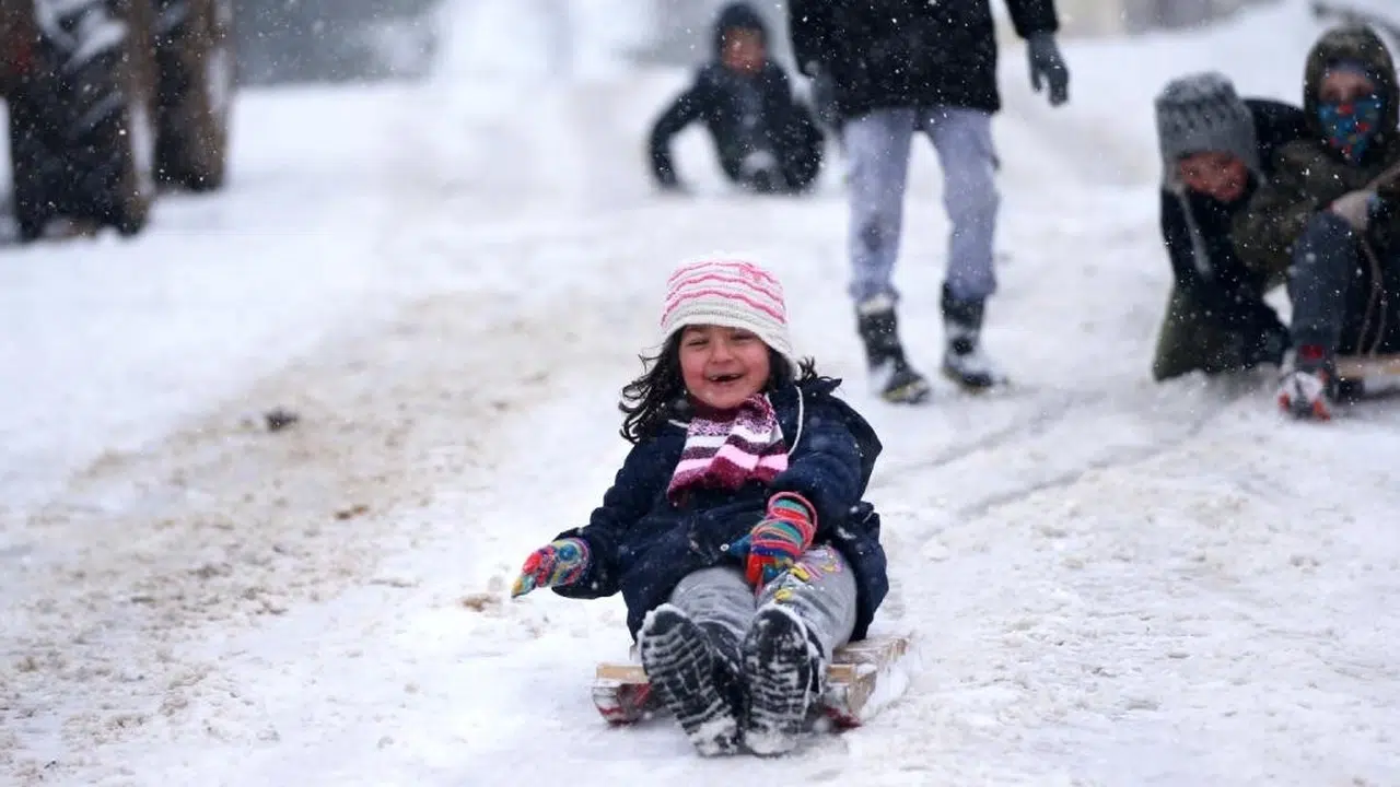 Yoğun kar yağışı  eğitimi vurdu, Doğu’da 5 ilde okullar tatil!