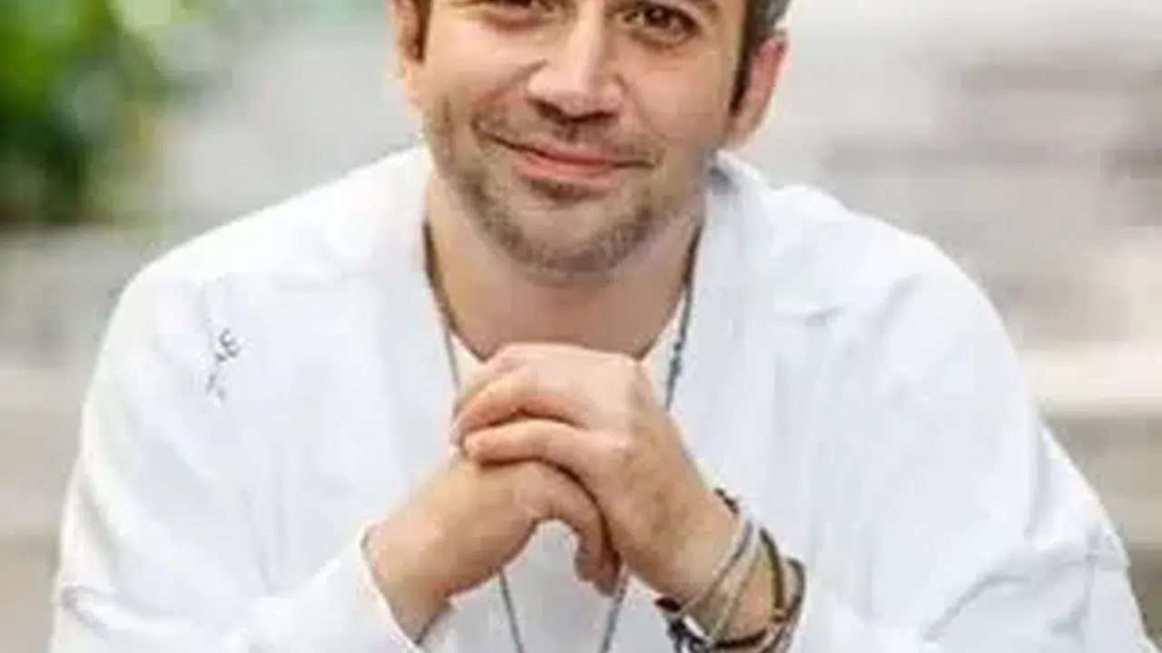 Aynı Yağmurun Altında Bülent kim, gerçek adı ne? Sarp Bozkurt kaç yaşında, nereli, boyu kaç, oynadığı TV dizileri ve kariyeri