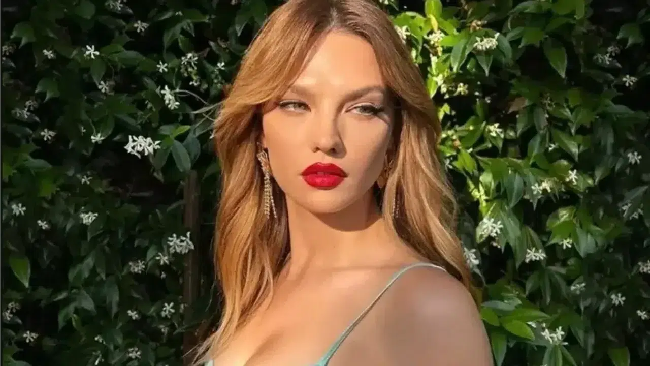 Aynı Yağmur Altında Rosa kim, Türk mü, gerçek adı ne?