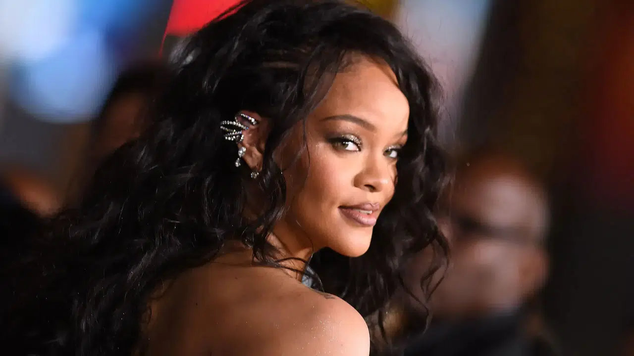 Rihanna’nın Gerçek Adı Ne, Mahlasını mı Kullanıyor? Doğum Yeri ve Müzik Kariyeri