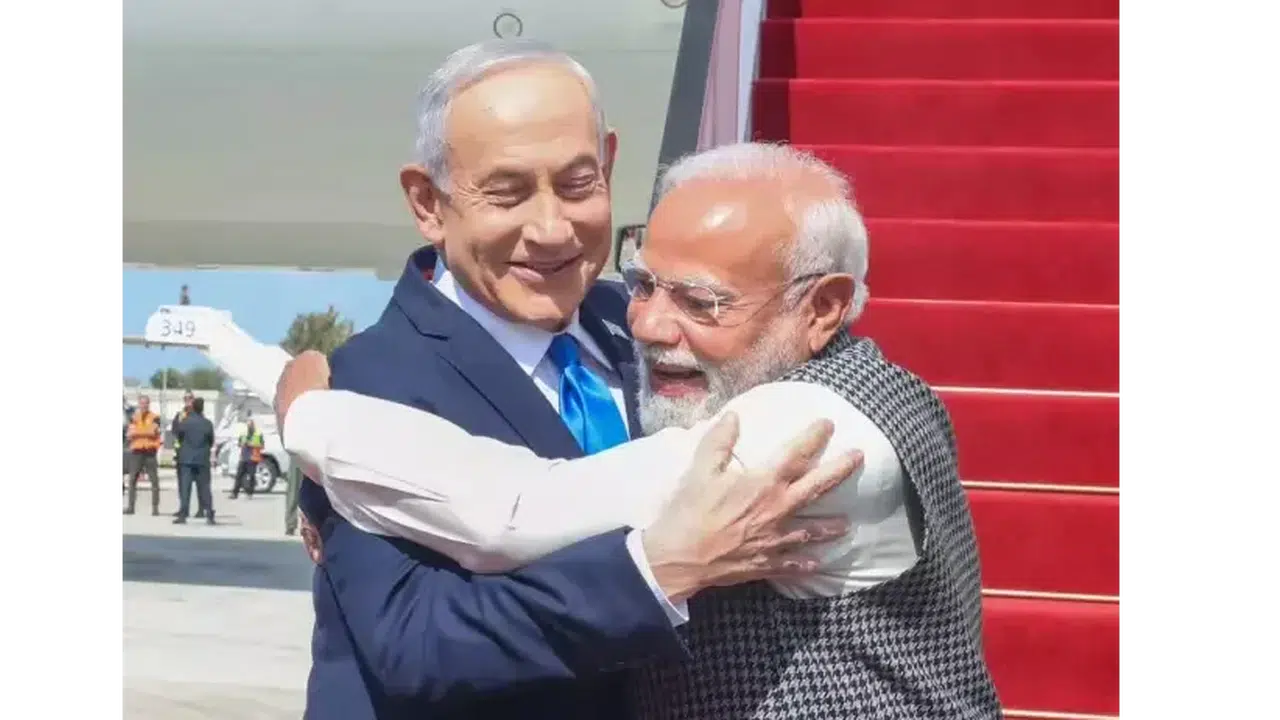 'Büyük Onur' Dedi, Sosyal Medya Ayağa Kalktı: Modi'nin Netanyahu Sarılması Başını Derde Soktu!