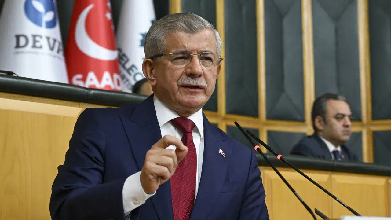 Ahmet Davutoğlu geçim sıkıntısı yaşıyormuş!