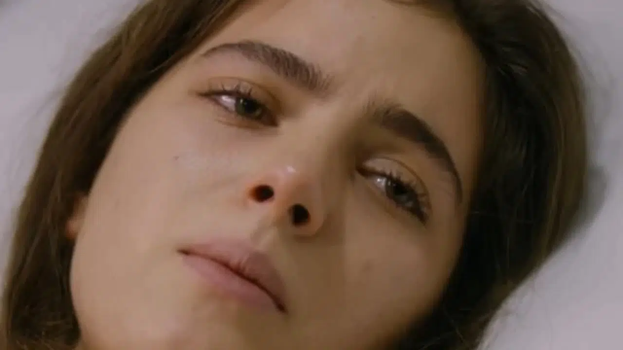 Taşacak Bu Deniz’de Eleni’ye ne oldu, diziden çıkıyor mu? 20. bölüm fragmanındaki kalp durması sahnesi ayrılık mı?