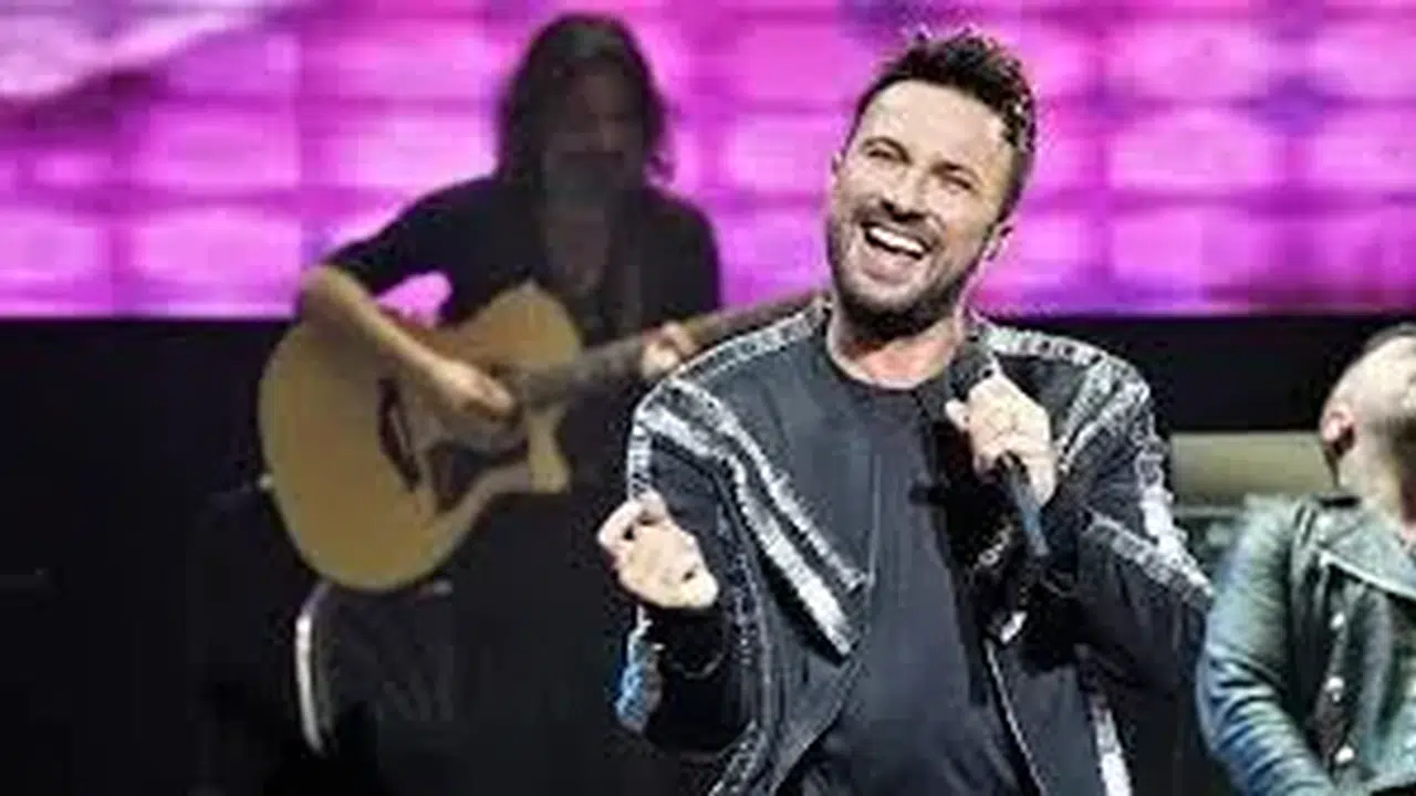 Tarkan, İstanbul Konser Serisinin Finalini Hangi Sürpriz İsimle Yaptı? İşte O Kişi